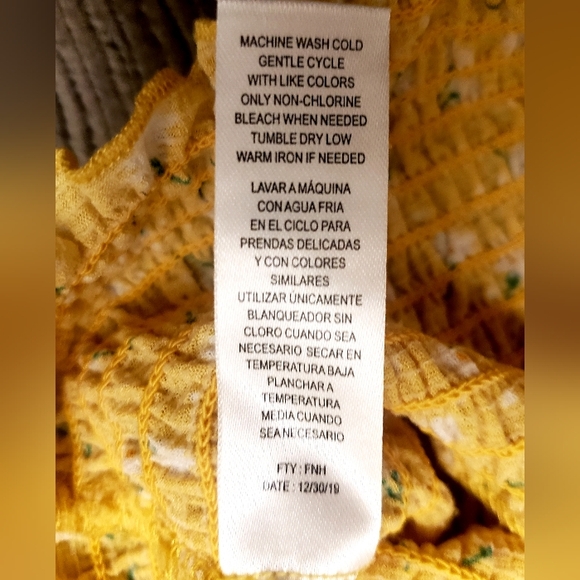 FULL CIRCLE TRENDS ADORABLE FLORAL TOP | SIZE SMALL - Picture 5 of 6